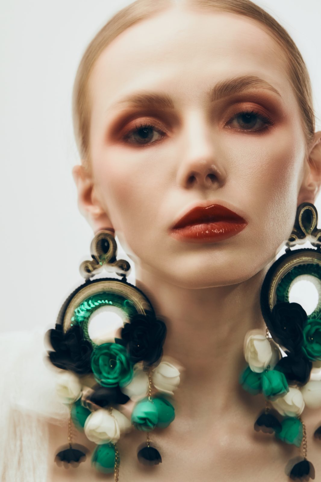 Fashion editorial – duże kolczyki close-up – Klaudia Czech